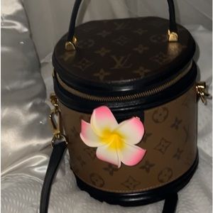 Beautiful Lv bucket bag